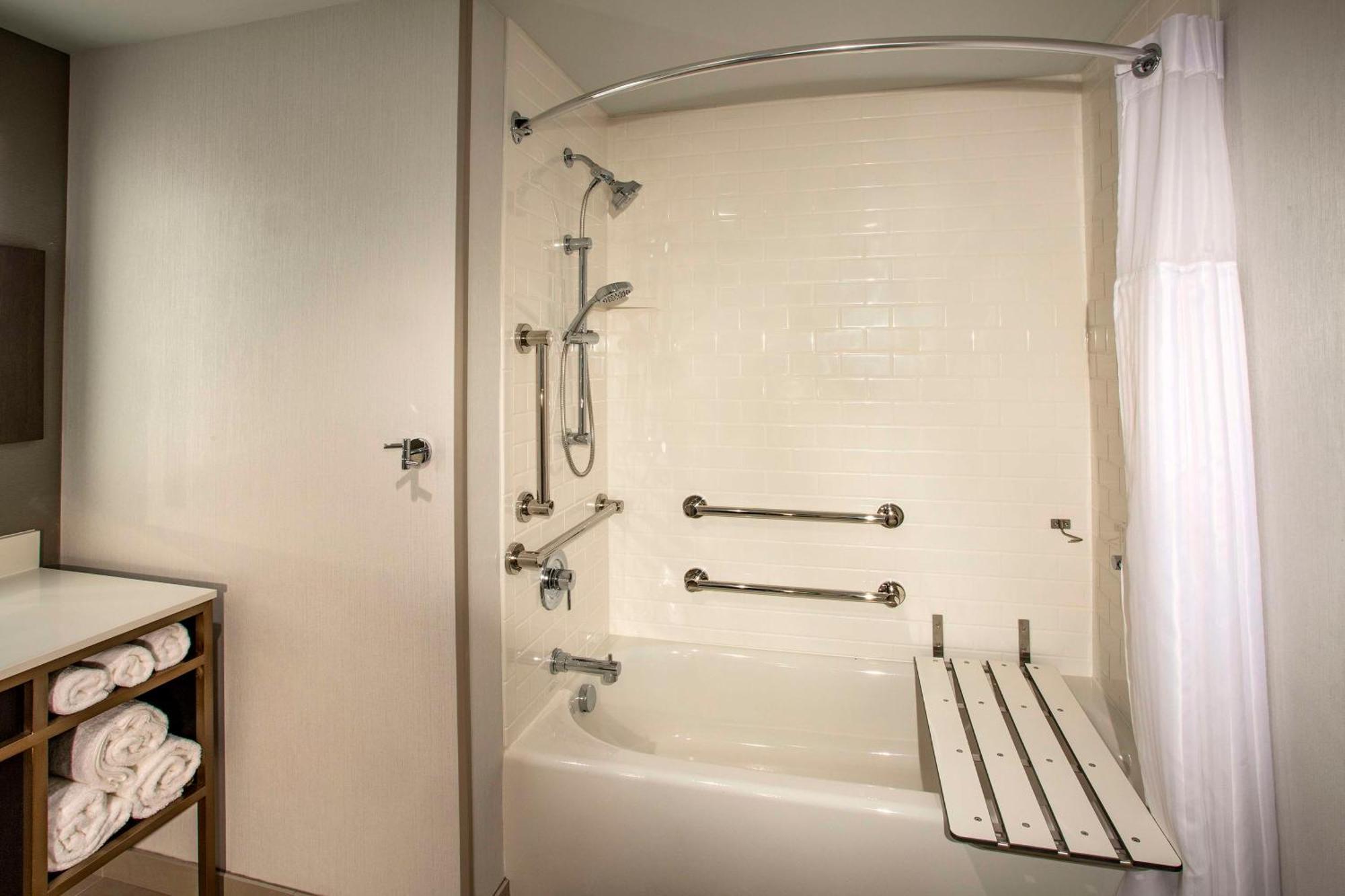 Hilton Garden Inn Redmond Wa Exterior photo