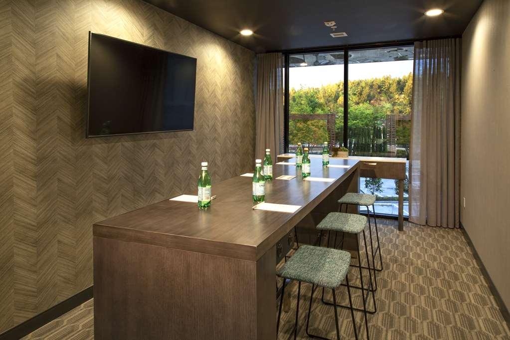 Hilton Garden Inn Redmond Wa Facilities photo