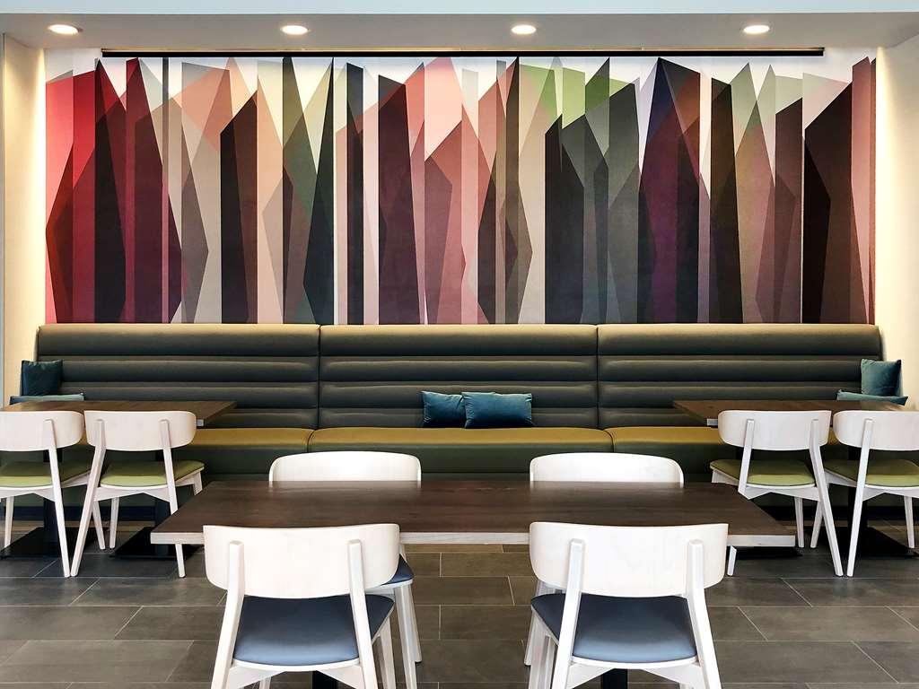 Hilton Garden Inn Redmond Wa Restaurant photo