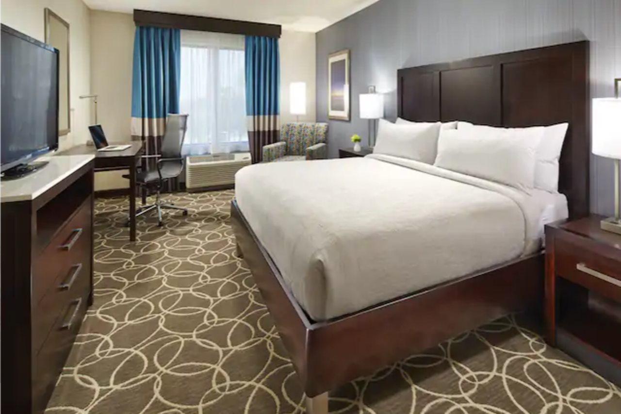 Hilton Garden Inn Redmond Wa Exterior photo